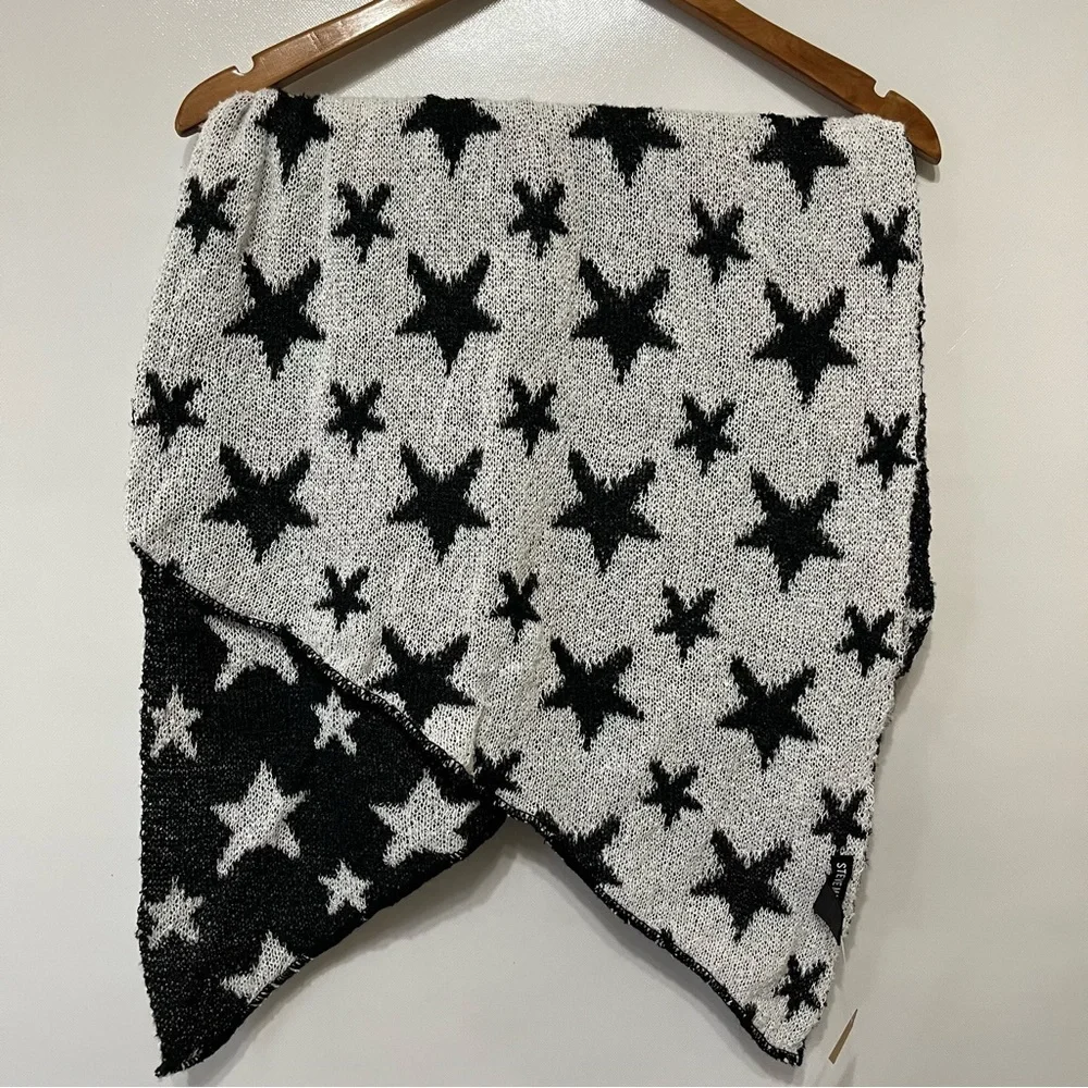 Steve Madden Black White Stars Chunky Wide Cozy Scarf NWT
